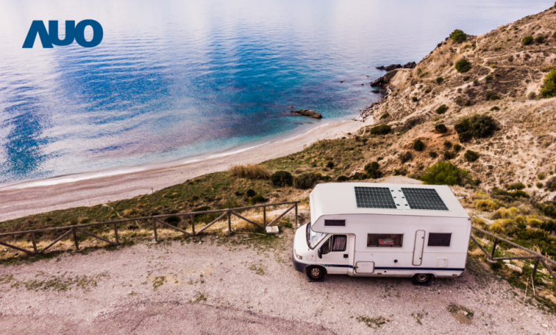 「可撓輕量化太陽光電板SunCurva」使用輕量特殊耐候型複合板取代傳統太陽能板的玻璃前板，不僅降低70%重量，每米平方僅3Kg；具有抗衝擊性能及通過電磁相容性測試，可應用於交通運輸工具，如露營車、遊艇等